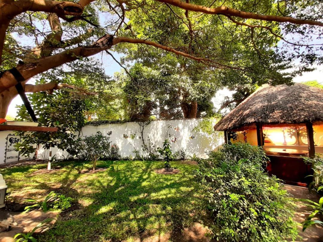 Casa Hotel Sinkiling Gambia セレクンダ エクステリア 写真