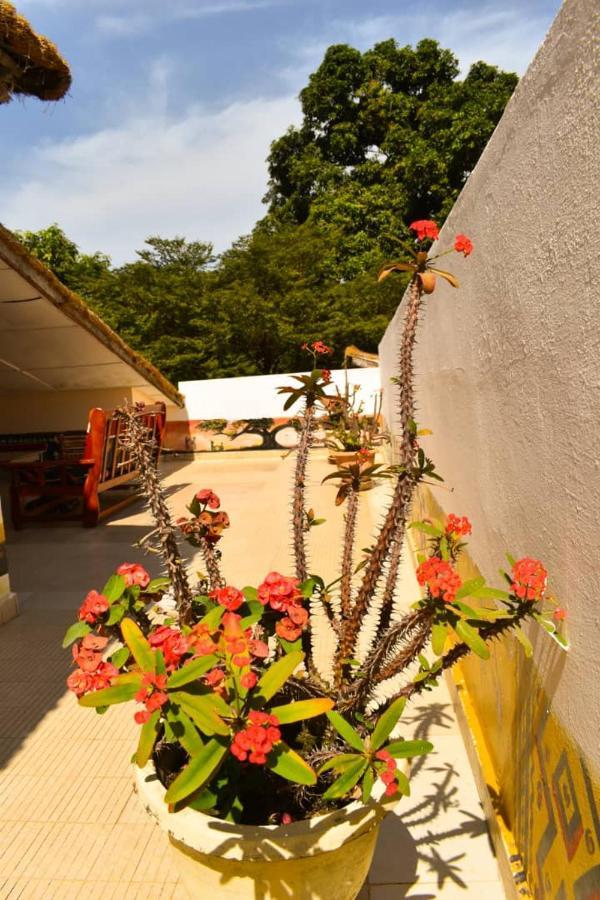 Casa Hotel Sinkiling Gambia セレクンダ エクステリア 写真